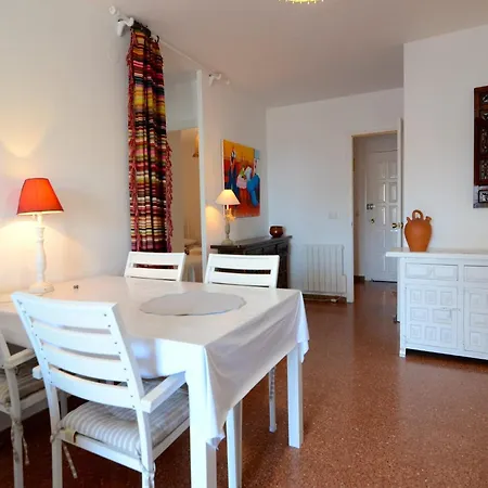 Apartment Rocamaura Iii 4-2